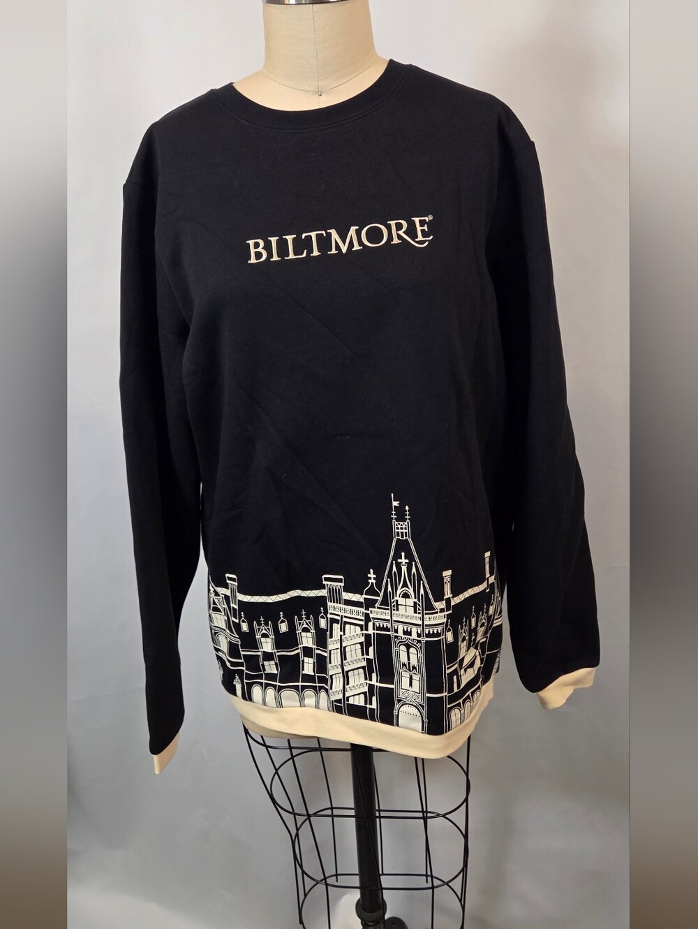 ✨ NWT Biltmore Estate Contrast-Ribbed Architectural Graphic Crewneck Sweatshirt
